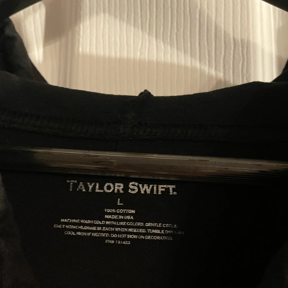 RARE Taylor Swift reputation spirit jersey in size large! - Picture 2 of 3